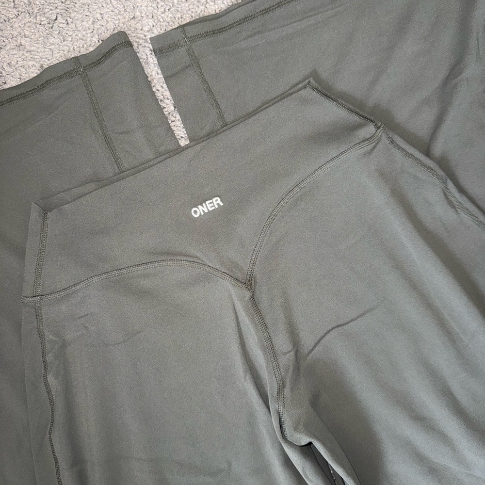 *SOLD*Oner Active Softmotion Straight Leg Pants With White Logo in Alpine Green - Picture 7 of 8